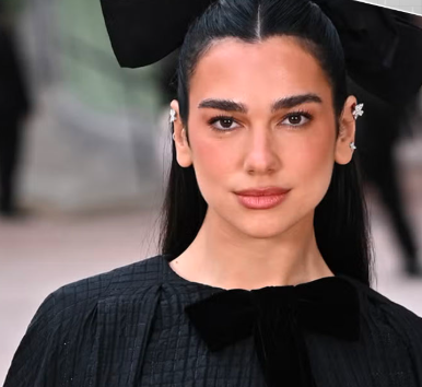 ইসরাইলপন্থী অবস্থান নেওয়ায় এজেন্টকে ছাঁটাই করলেন ডুয়া লিপা