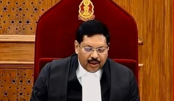 ভারতের প্রধান বিচারপতির দিকে জুতা নিক্ষেপের চেষ্টা