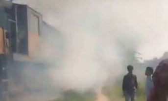 গৌরীপুরে বলাকা কমিউটার ট্রেনের (৪৯ নম্বর) ইঞ্জিনে হঠাৎ আগুন