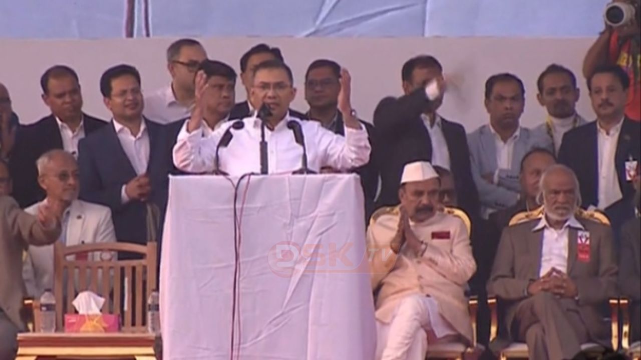 জনতার উত্তাল তরঙ্গ পেরিয়ে গণঅভ্যর্থনার মঞ্চে তারেক রহমান