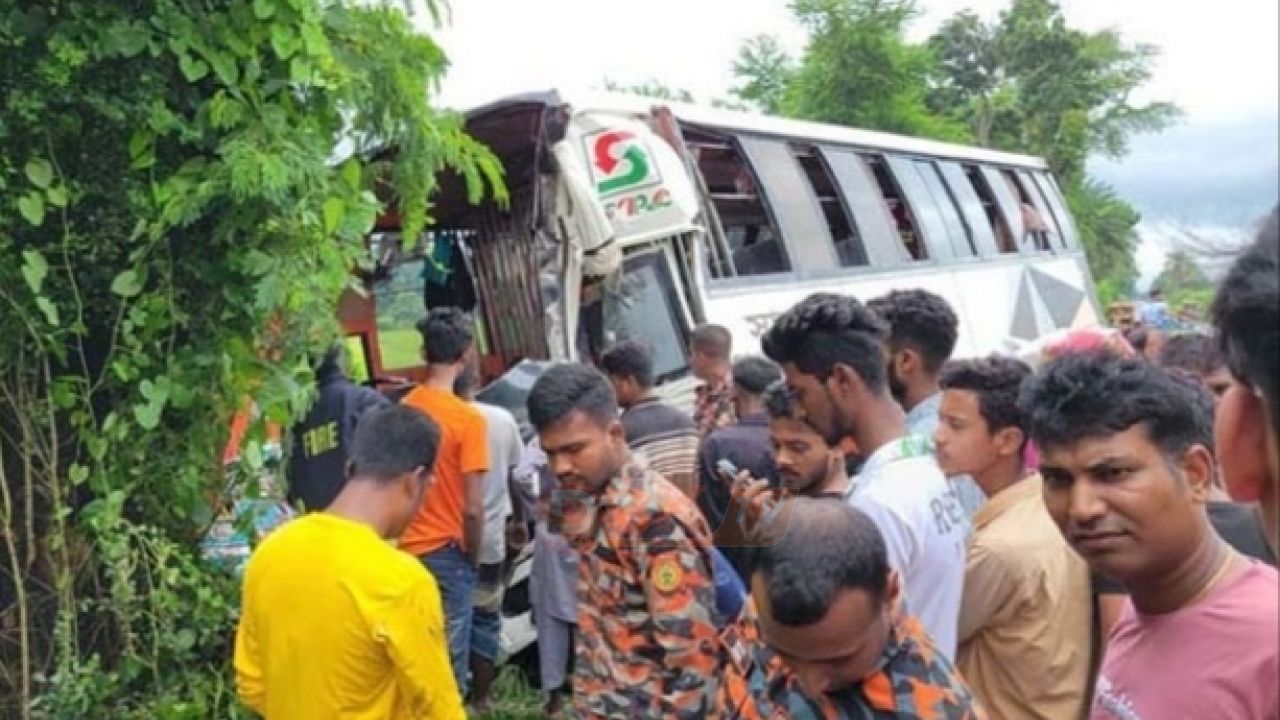 গোপালগঞ্জে বাস চাপায় পুলিশ কনস্টেবল নি'হত