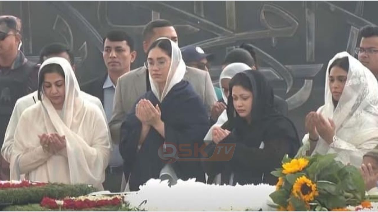 বেগম খালেদা জিয়ার সমাধিতে শ্রদ্ধা জানালেন জাইমা রহমানসহ পরিবারের সদস্যরা