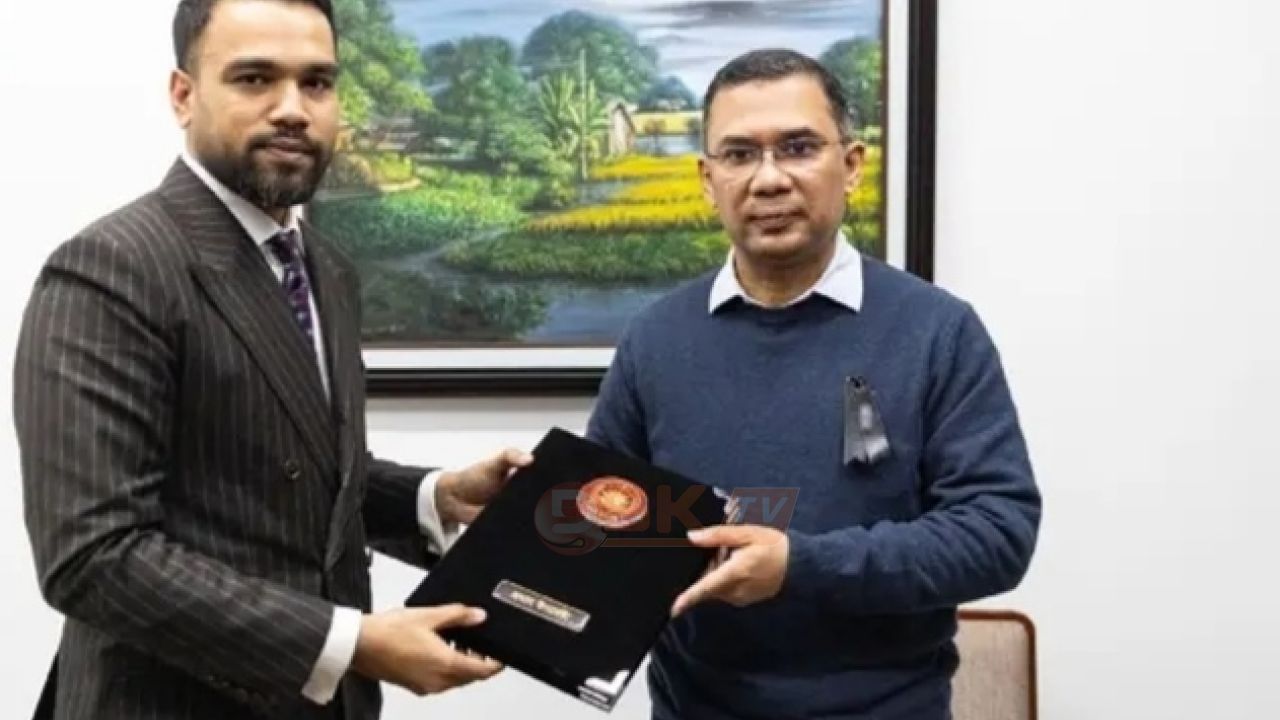 খালেদা জিয়ার মৃত্যুতে প্রধান উপদেষ্টার শোক বার্তা তারেক রহমানের কাছে হস্তান্তর