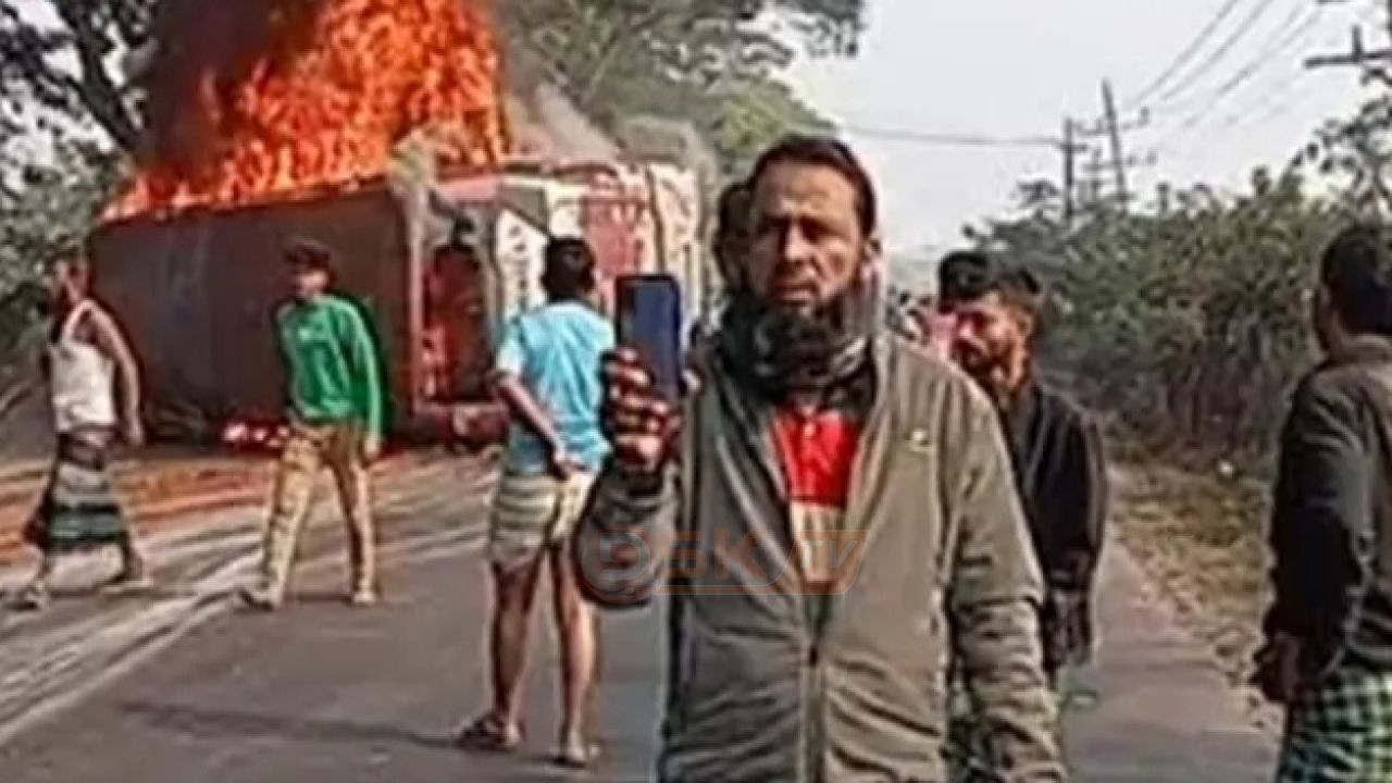 কুমিল্লায় বাস&ndash;অটোরিকশা&ndash;মোটরসাইকেল সংঘর্ষে আগুন, নি'হত ৪