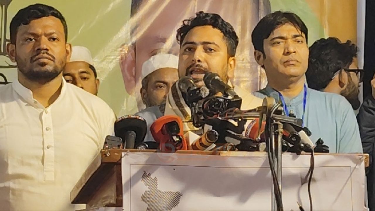 তাহাজ্জুদের পর ভোটকেন্দ্র দখ'লের পাঁয়'তারা চলছে: নাহিদ ইসলাম