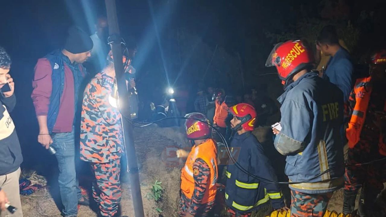 গভীর নলকূপের গর্তে পড়েছে চার বছরের শিশু
