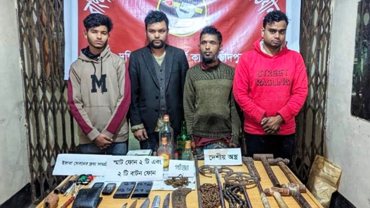 মতলব দক্ষিণে যৌথবাহিনীর অভিযানে দেশীয় অ'স্ত্রসহ আ'টক-৪