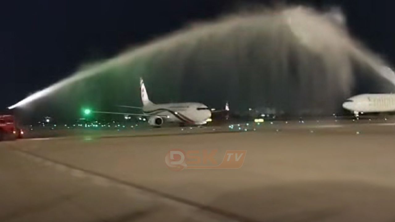 পাকিস্তানে অভূ'তপূর্ব সংবর্ধনা পেল বাংলাদেশ বিমান