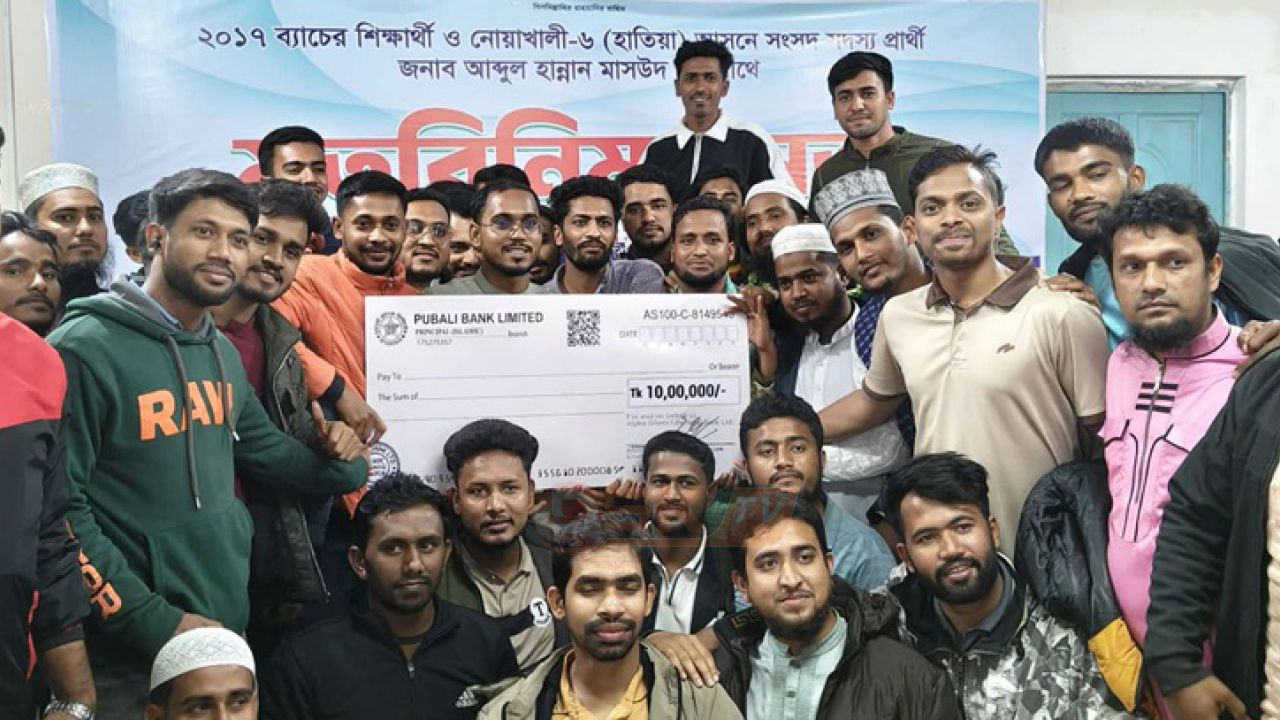 মাদরাসার সহপাঠীদের কাছ থেকে ১০ লাখ টাকা অনুদান পেলেন হান্নান মাসউদ