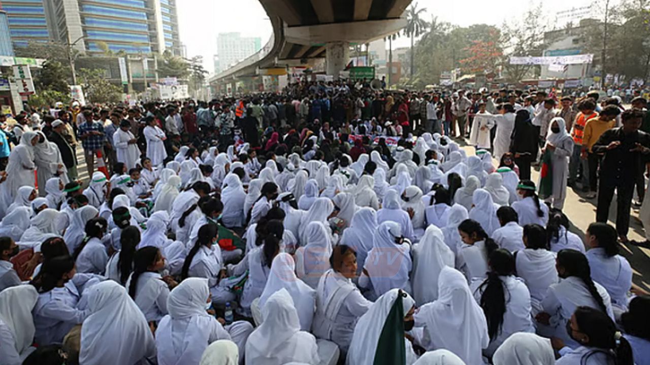 ২৪ ঘণ্টার আল'টিমেটাম শেষে সাতরাস্তা ছাড়লেন শিক্ষার্থীরা