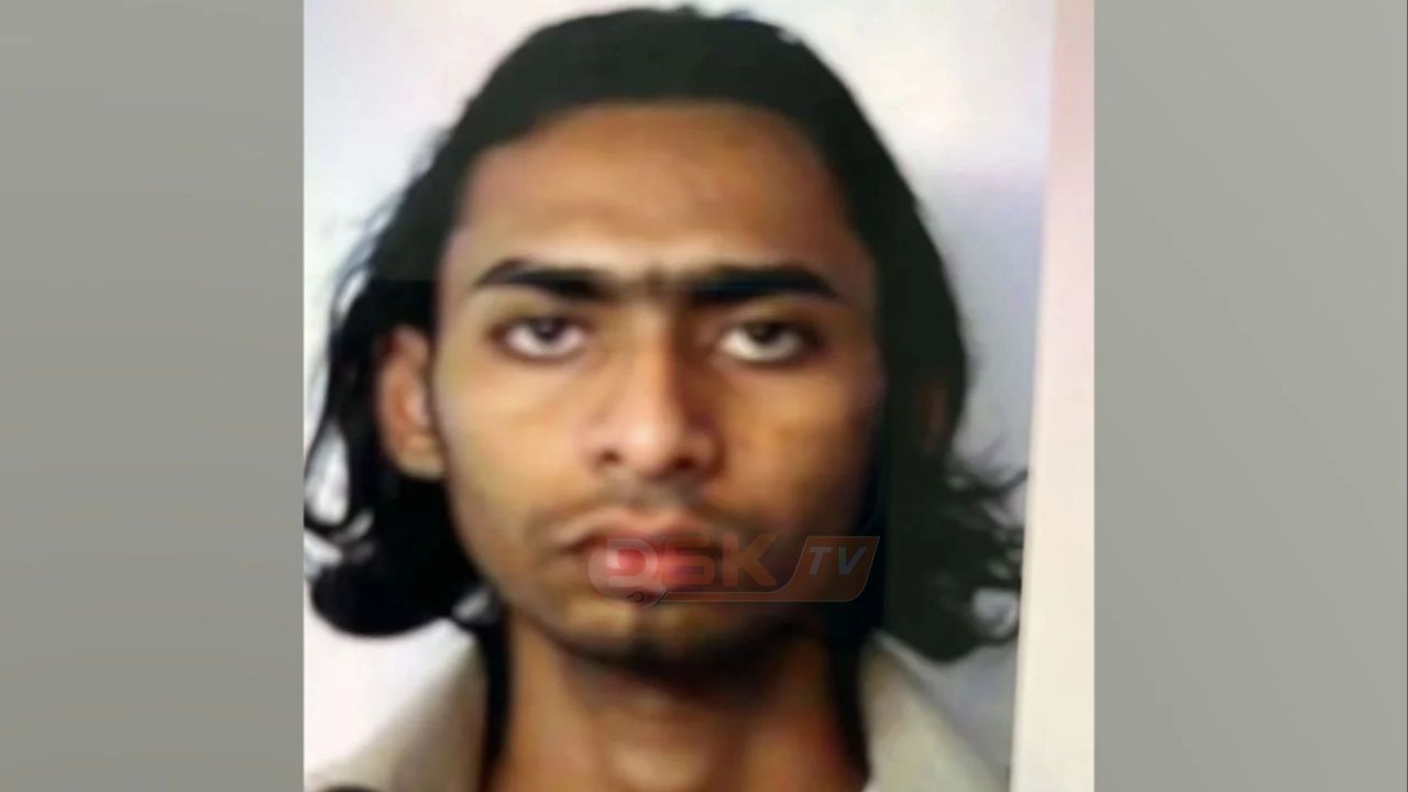 ফ্ল্যাট থেকে ১১টি বিদেশি অ'স্ত্র উ'দ্ধার, গ্রে'প্তার কে এই দীপু