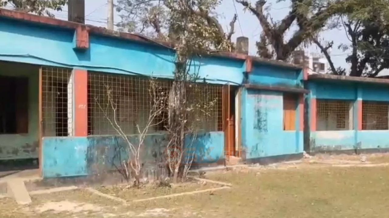 নেত্রকোণায় রাতের আঁধারে চার ভোটকেন্দ্রে আ'গুন