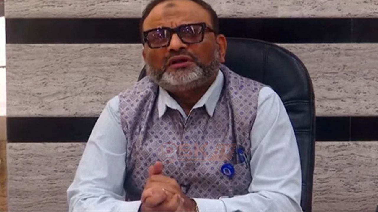 ঢাকা বিশ্ববিদ্যালয়ের উপাচার্য ড. নিয়াজ আহমদ খান পদ'ত্যাগ করেছেন