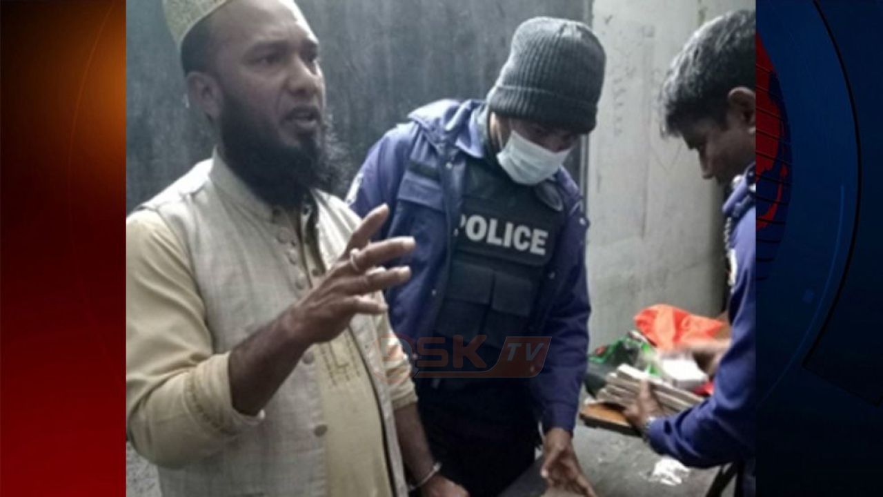 পটুয়াখালীতে ৫০ লাখ টাকাসহ আ'টক পৌর স্বেচ্ছাসেবক দলের নেতা