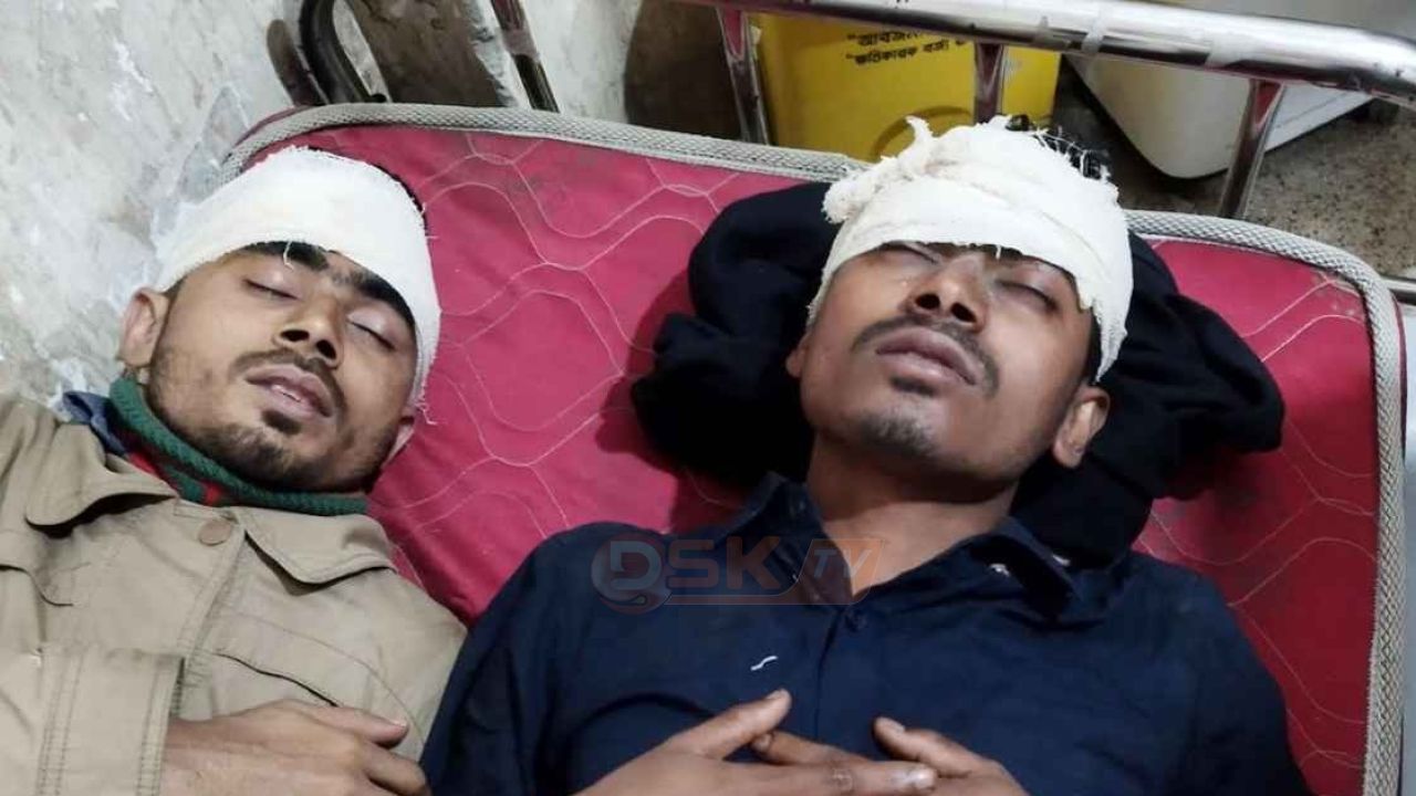 হাতিয়ায় স'ন্ত্রাসী হা'মলায় বিটিভির সাংবাদিকসহ ৩০ জন আ'হত