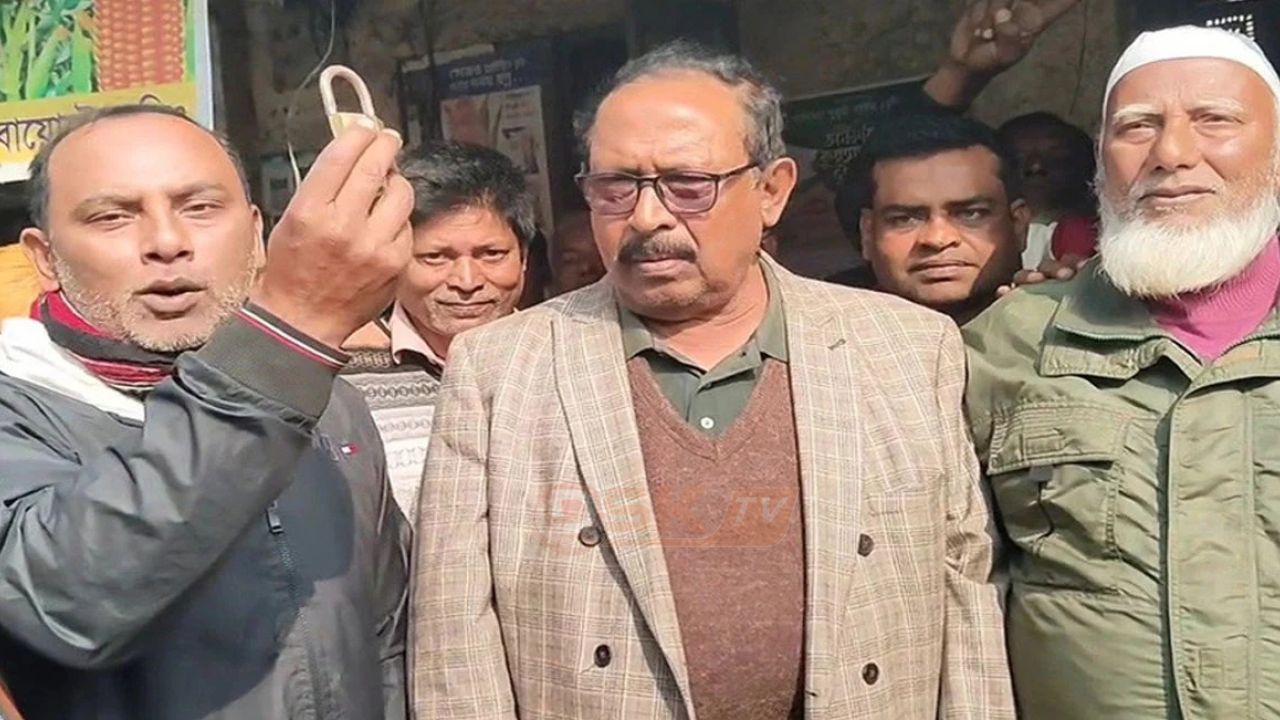 ভোটে জিতেই কার্যক্রম নি'ষিদ্ধ আ.লীগ অফিস খুলে দিলেন বিএনপি নেতা