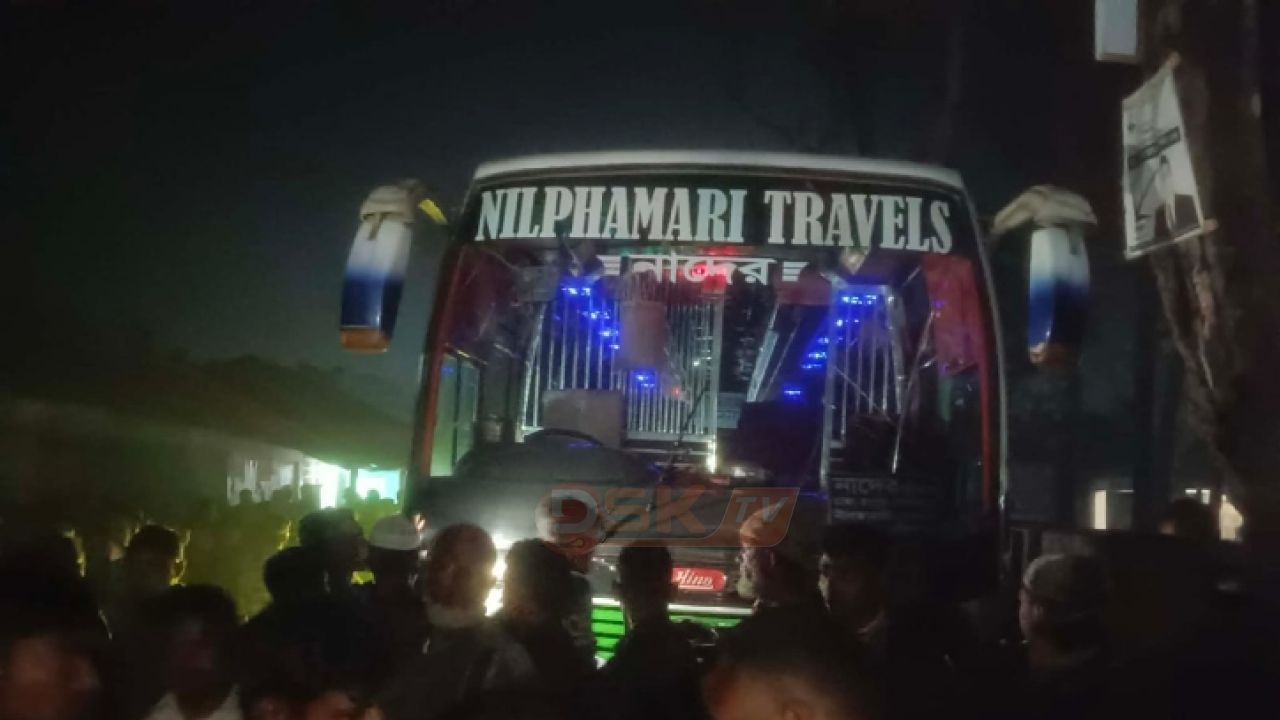 বাড়ি ফেরা হলো না মা–মেয়ের, সড়কে ঝরলো প্রাণ