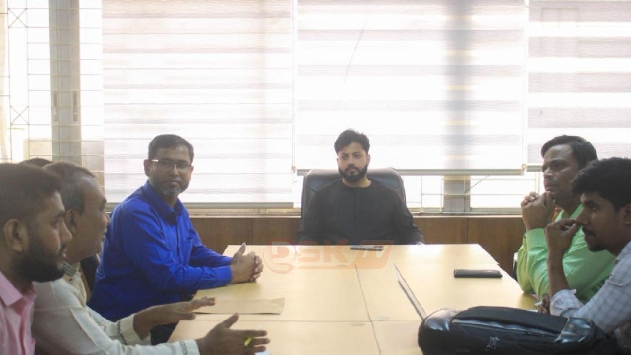 ঢাকা-৬ এ গ্যাস সংকট নিরসনে তিতাস কর্মকর্তাদের সঙ্গে ইশরাক হোসেনের বৈঠক