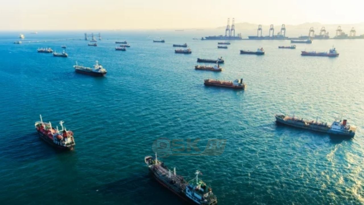 হরমুজ প্রণালির দুই প্রান্তে আটকা শত শত জাহাজ