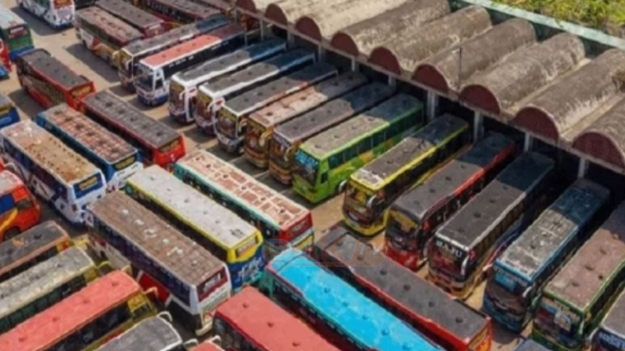 জ্বালানি সংক'টের শ'ঙ্কা: রাজধানীর বাস কাউন্টারগুলোতে টিকিট বিক্রি বন্ধ