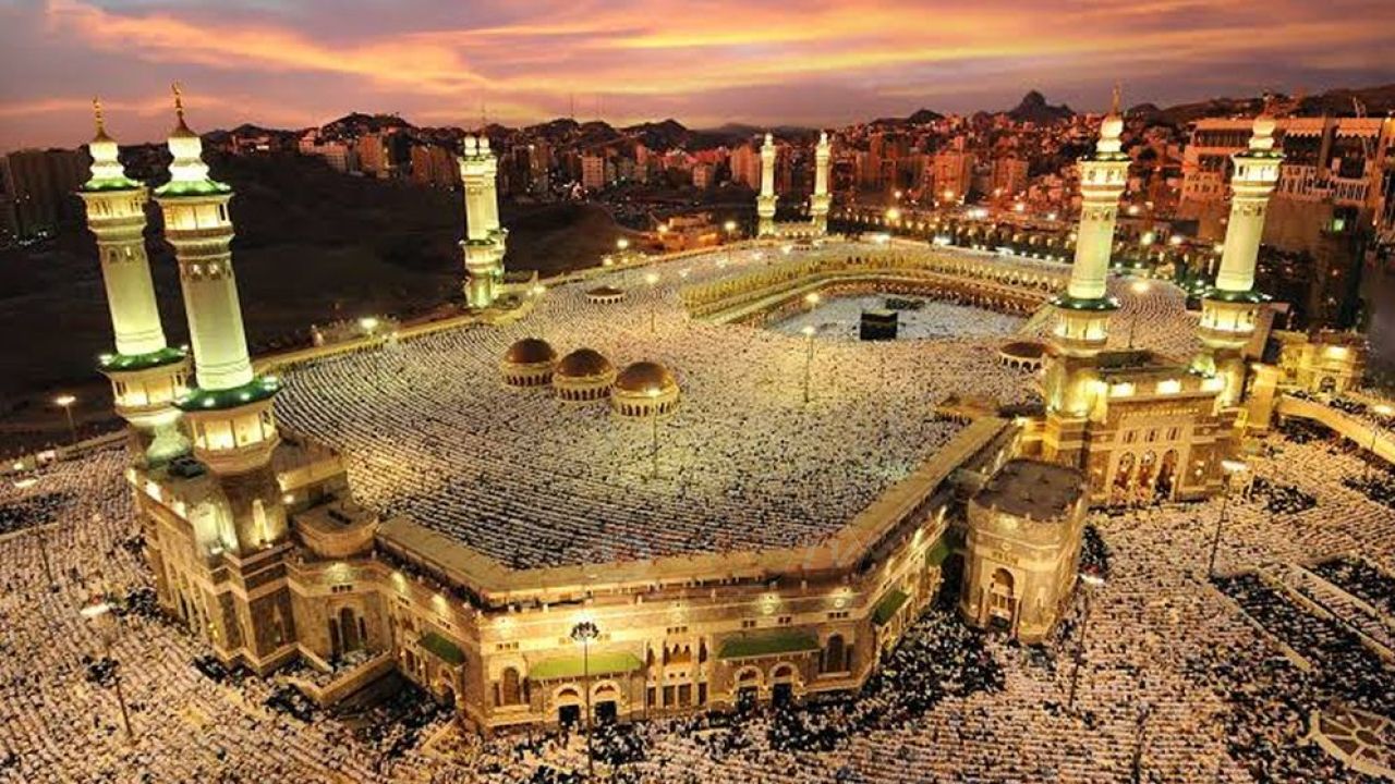 কেয়ামতের দিন ৮জন ফেরেশতা মহান আল্লাহর ‘আরশ নিজেদের ঊর্ধ্বে বহন করবে