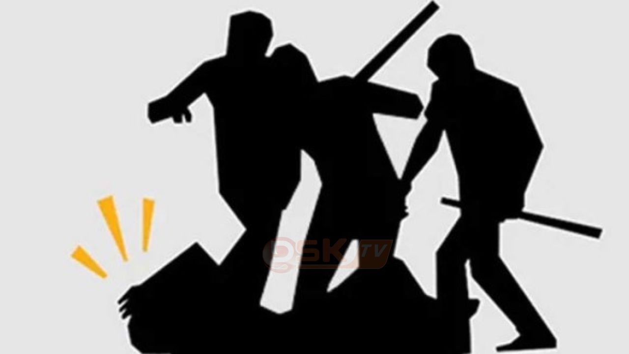 জমি বন্টন নিয়ে ছেলে নিজ  মা বোনকে মে'রে মেডিকেলে ভর্তি 