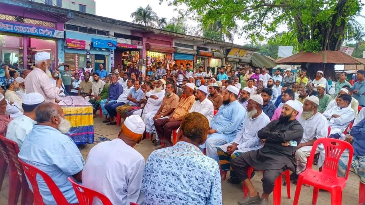 তিতাস নদীর কচুরিপানা অপসারণে ভাদুঘর বাজারে জনসভা অনুষ্ঠিত