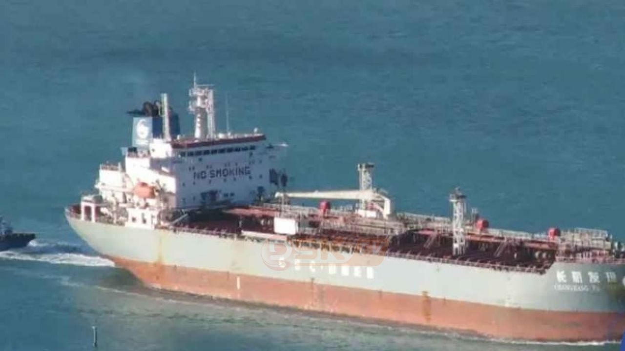 সিঙ্গাপুর থেকে ডিজেলভর্তি জাহাজ পৌঁছেছে চট্টগ্রাম বন্দরে