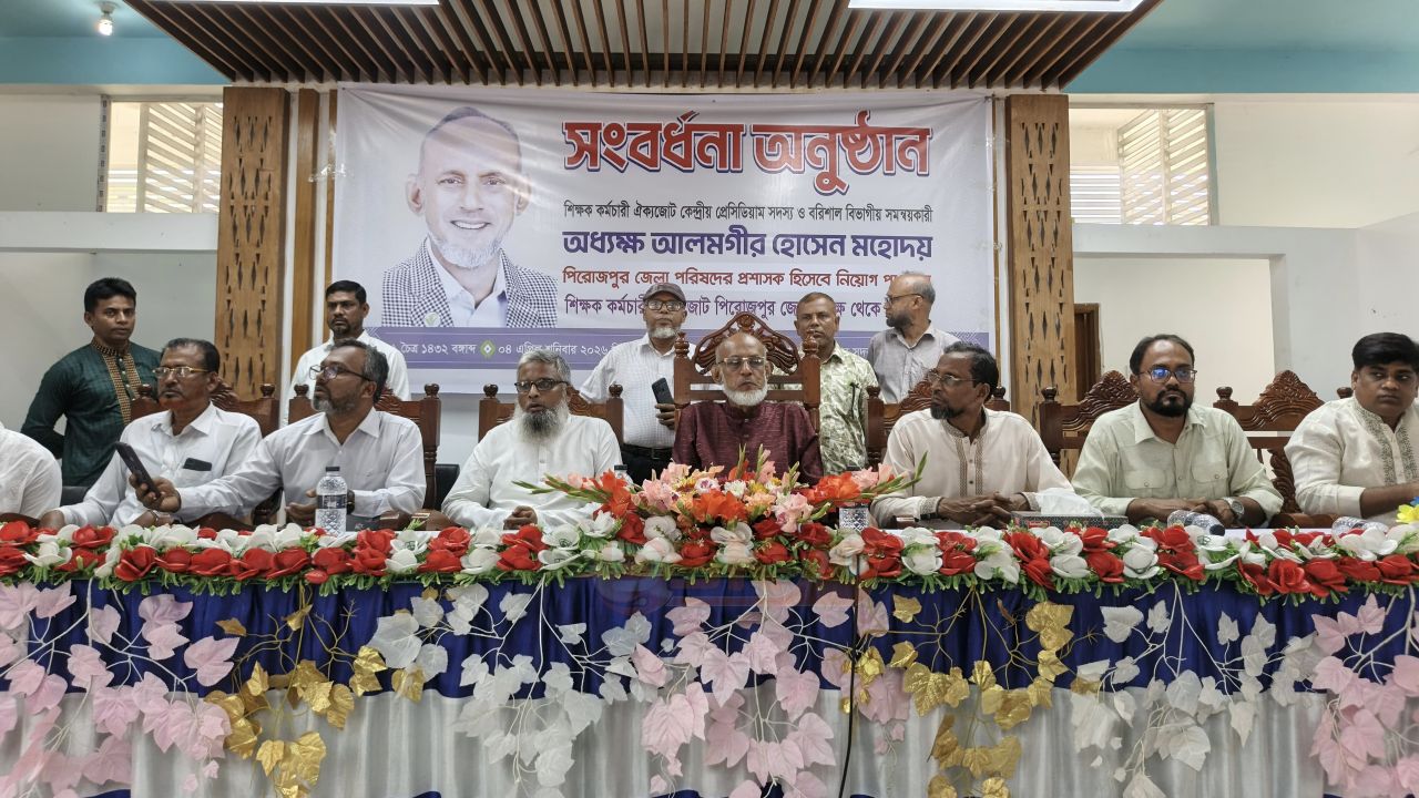 শিক্ষক-কর্মচারী ঐক্য জোটের সংবর্ধনা পেলেন প্রশাসক আলমগীর হোসেন