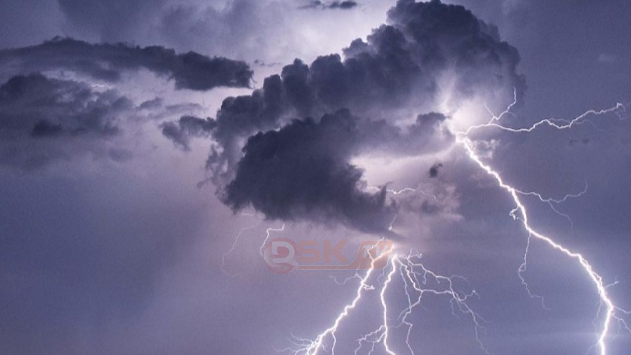 রাতের মধ্যে ঢাকাসহ ২০ জেলায় ৬০ কিমি বেগে ব'জ্রবৃষ্টির আভাস