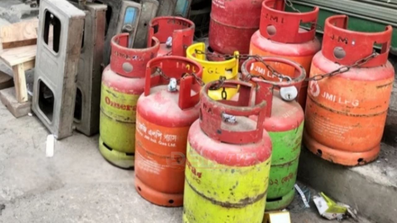 ১৩৪১ টাকার সিলিন্ডার বেড়ে ১৭২৮ টাকা, বিক্রি ২২০০-তে