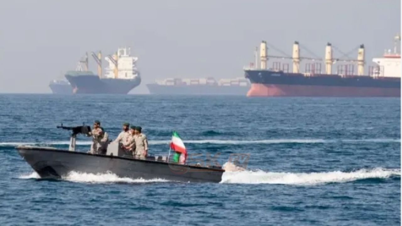  হরমুজ প্রণালি পার হতে দিতে হবে ‘নিরাপত্তা ফি’, নতুন আইন করছে ইরান