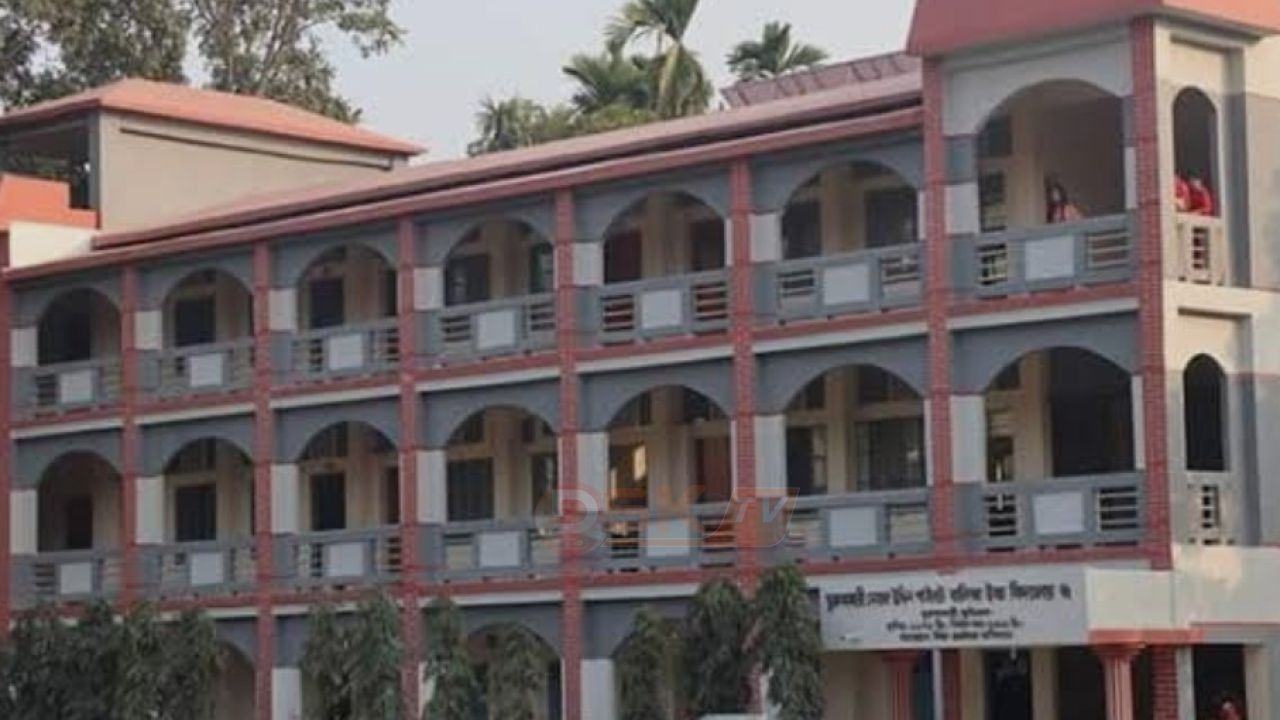 ভুরুঙ্গামারীতে আদালতের রায় ও মাউশির আদেশ অবমাননা: শিক্ষকদের যোগদান ঠেকাতে &lsquoরাজনৈতিক নাটক&rsquo সাজানোর অভিযোগ