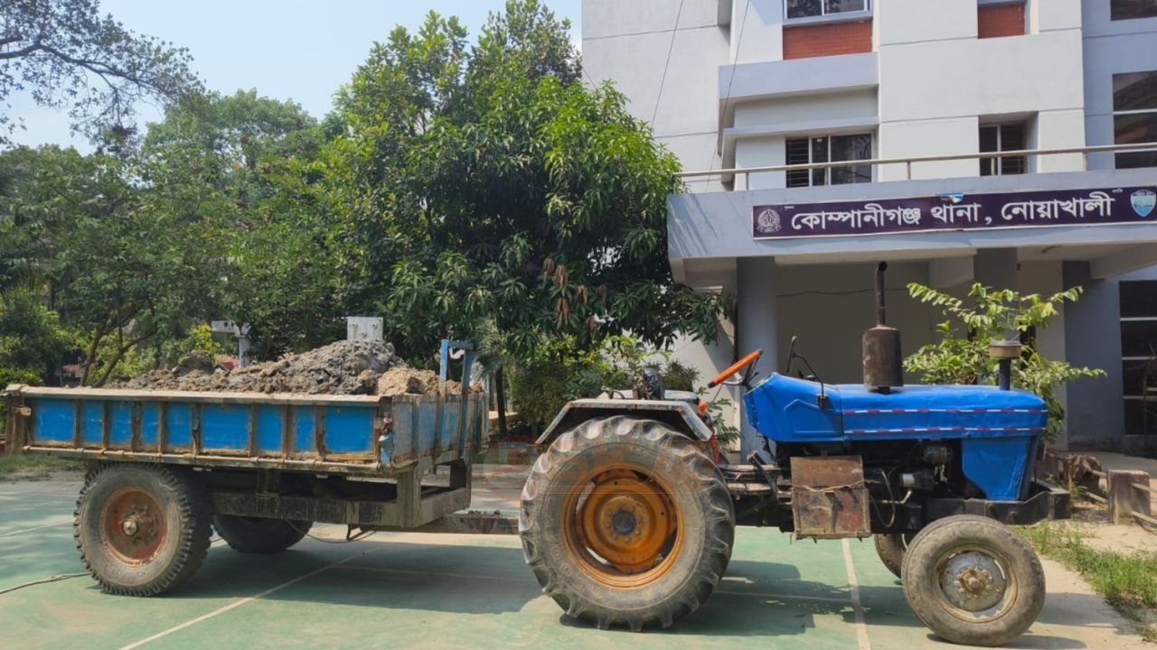 কোম্পানীগঞ্জে মাটি ভর্তি ট্রাক্টর আ'টক, চালক আদালতে প্রেরণ
