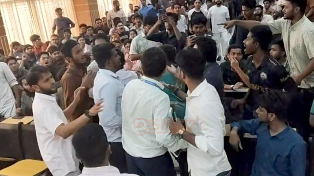 যবিপ্রবিতে উপাচার্যের মতবিনিময় সভায় হট্টগোল: ছাত্ররাজনীতি নিয়ে দুই পক্ষের বাগ্‌বিতণ্ডা