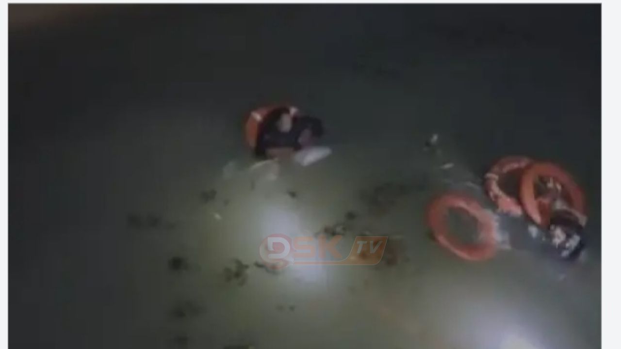 পটুয়াখালীর লঞ্চ থেকে নদীতে পড়ে যাওয়া বৃদ্ধাকে বাঁচালেন সহযাত্রী