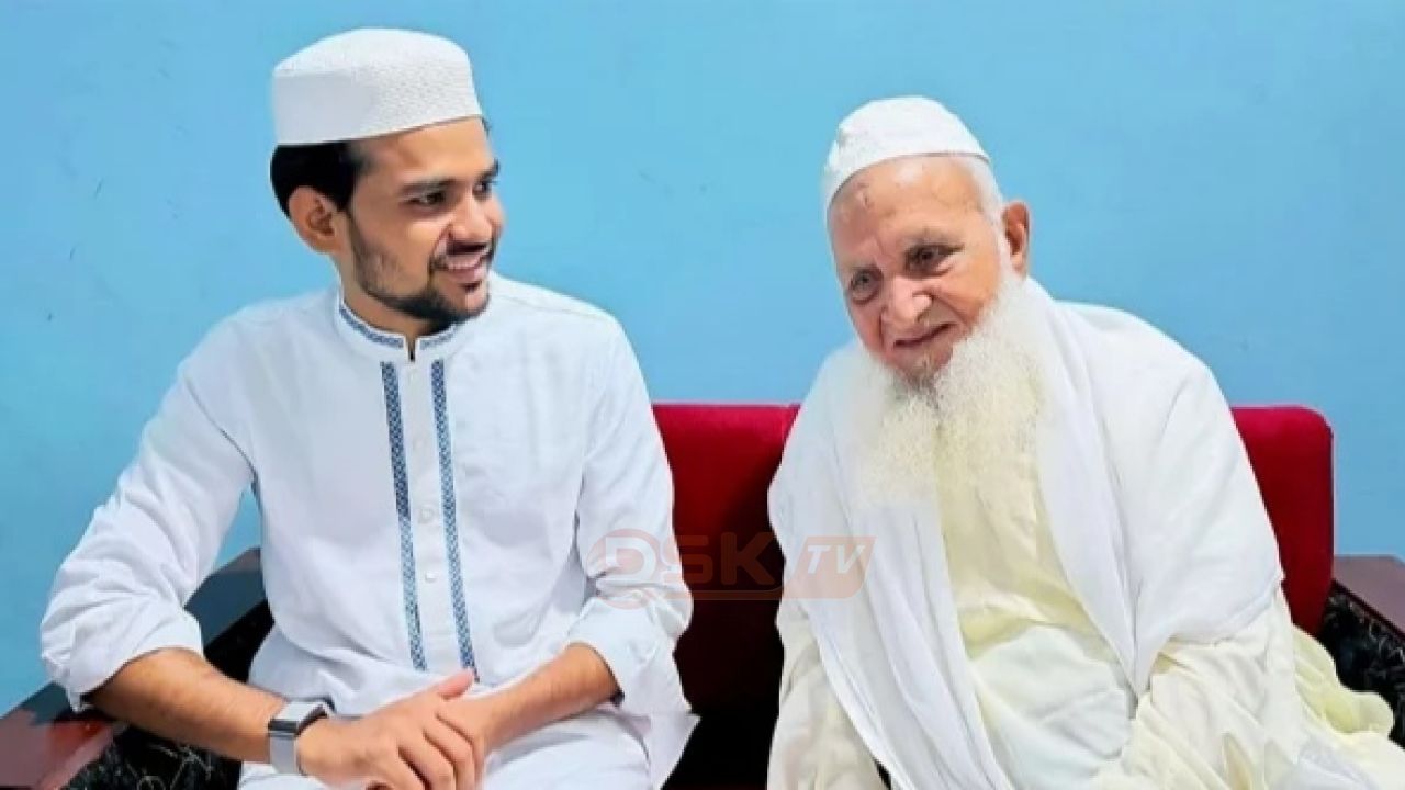 হেফাজত আমিরের দোয়া নিলেন এনসিপি মুখপাত্র আসিফ মাহমুদ