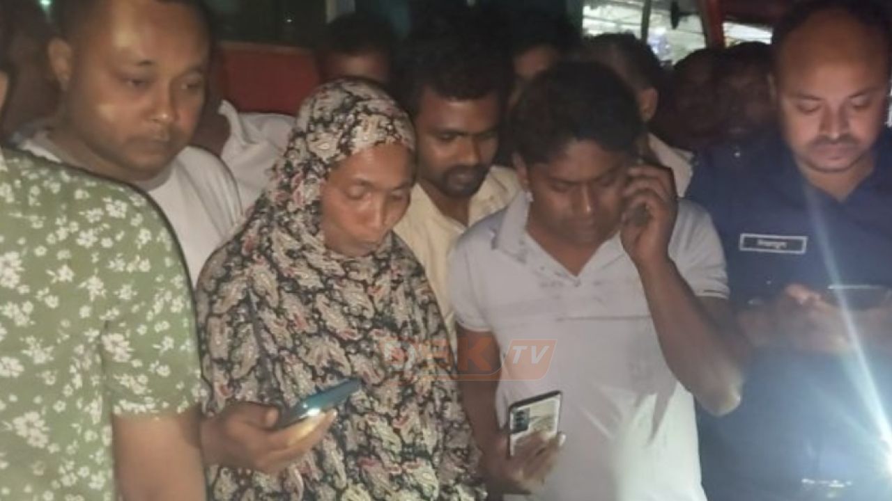 ভূরুঙ্গামারীতে সুপারি বস্তায় পাওয়া গেল ৩ কেজি গাঁজা, নারী মা'দক ব্যবসায়ী আ'টক