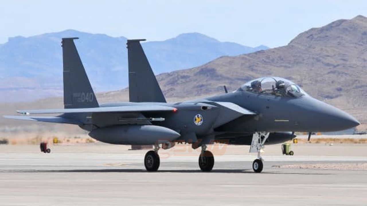 দক্ষিণ কোরিয়ায় সেলফিতে ব্যস্ত পাইলট, দুই যু'দ্ধবিমানের সংঘর্ষে ক্ষ'তি প্রায় ৬ লাখ ডলার