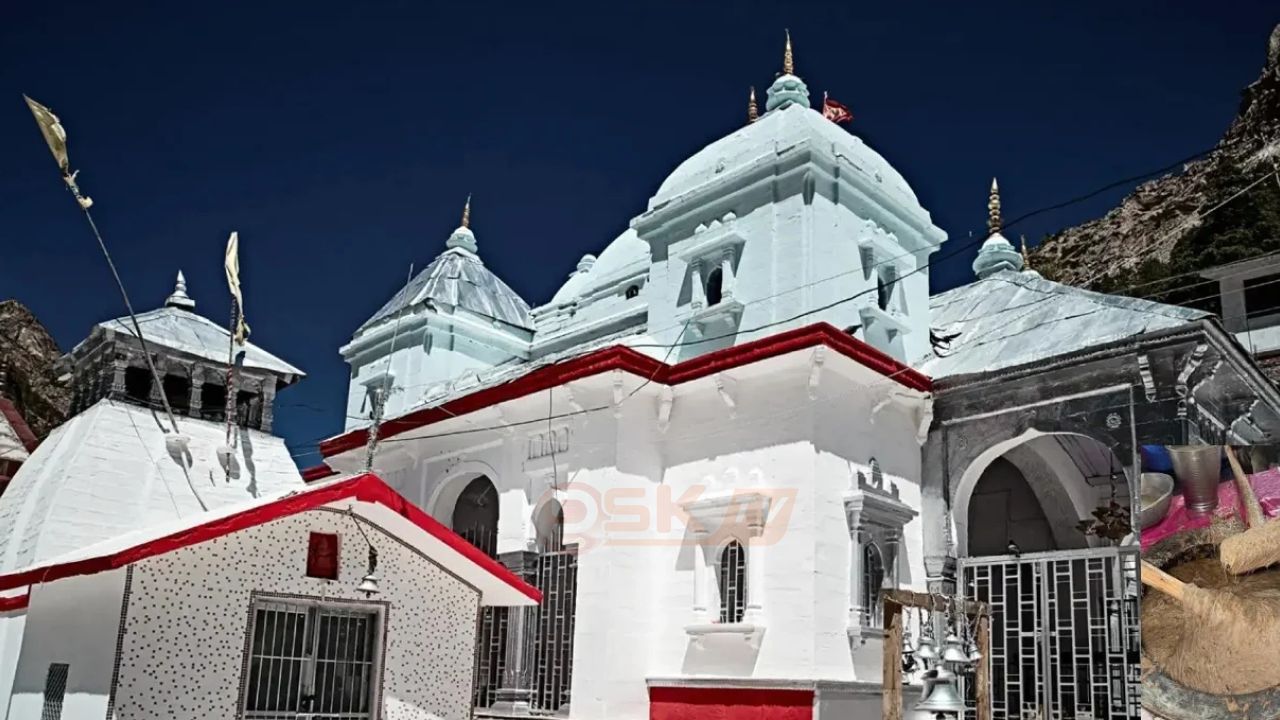 গোবর ও মূত্র দিয়ে তৈরি খাবার বা'ধ্যতামূলক করলো ভারতের মন্দির