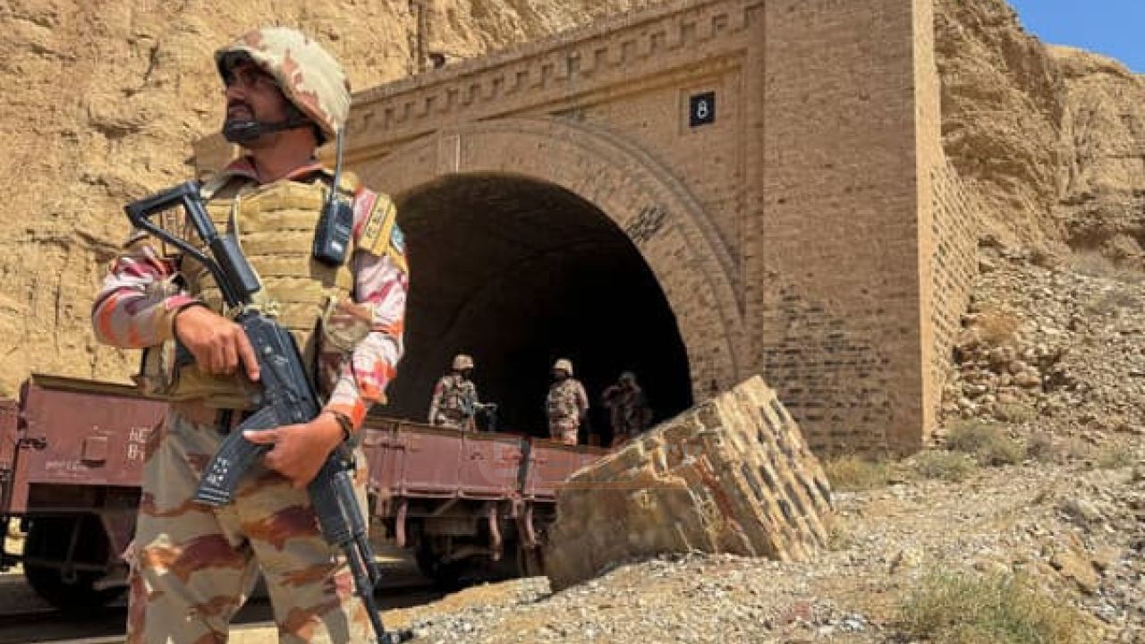  পাকিস্তান স্বর্ণের খনিতে বন্দুকধারীদের হাম'লায় নি'হত ৯