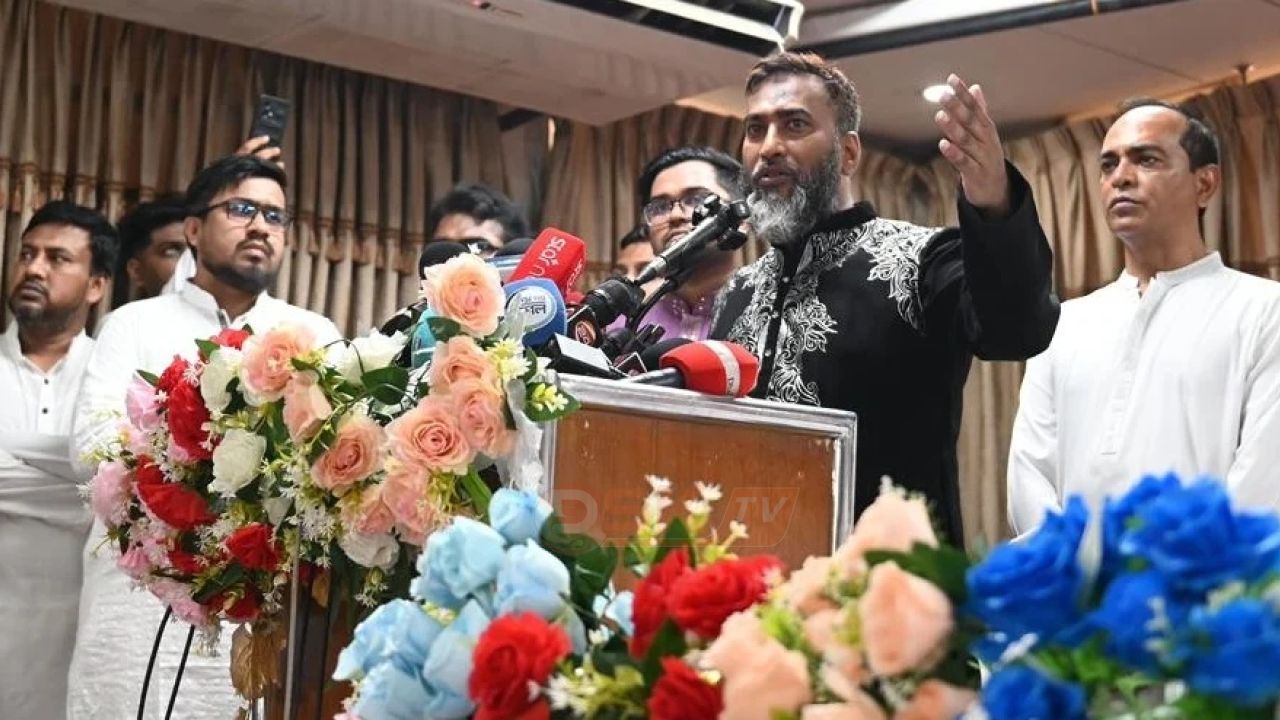 এনসিপিতে যোগ দিয়েই সরকার পত'নের হুঁশিয়া'রি দিলেন ইসহাক