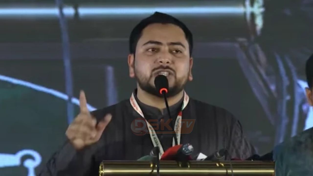 বিএনপি সরকার আওয়ামী লীগের পথেই দেশকে নিয়ে যাচ্ছে: নাহিদ ইসলাম