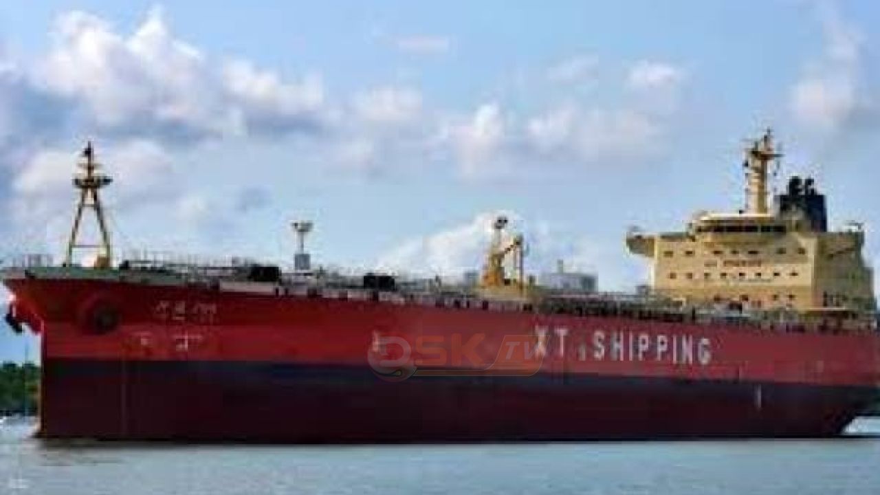 ৩৪ হাজার টন জ্বালানি তেল নিয়ে চট্টগ্রাম বন্দরে জাহাজ