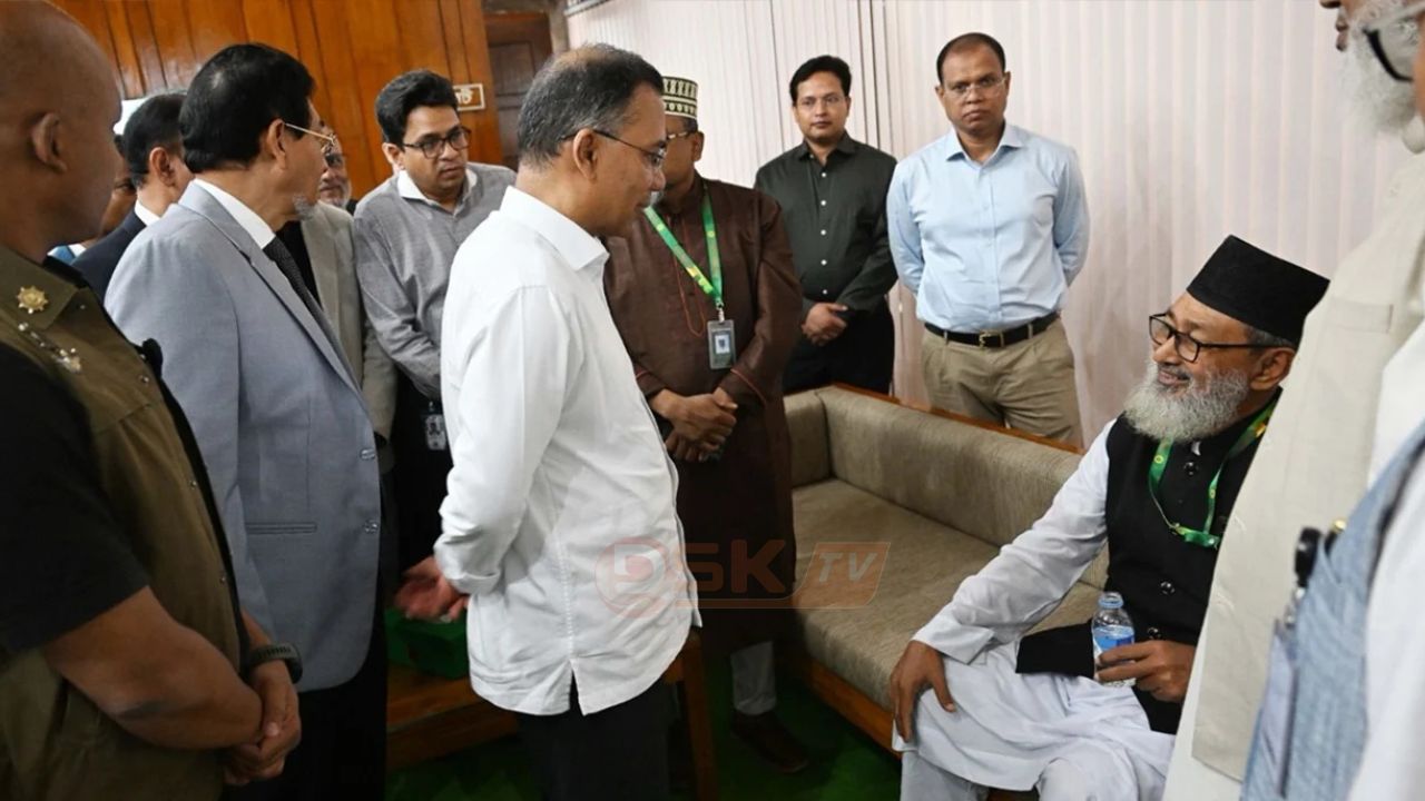 অধিবেশন চলাকালে অসুস্থ বিরোধী এমপি, খোঁজ নিলেন প্রধানমন্ত্রী