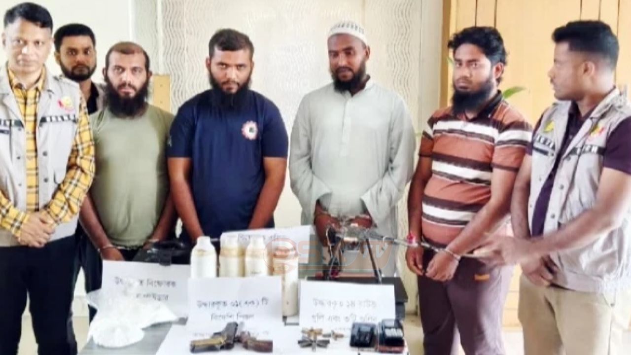 রাজধানীতে জ'ঙ্গি সন্দেহে চারজন গ্রে'প্তার, অস্ত্র-ড্রোনসহ বিপুল সরঞ্জাম উদ্ধার