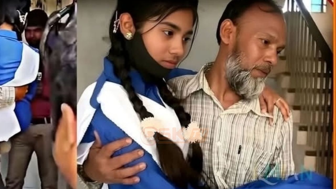 বাবার কাঁধে চড়ে এসএসসি পরীক্ষা দিলেন শিক্ষার্থী 