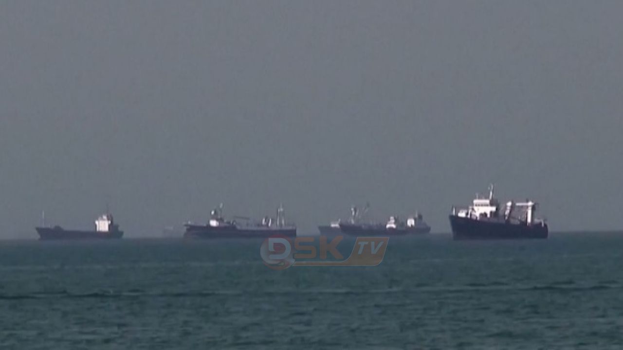 হরমুজ প্রণালিতে নৌ-অবরোধ না তুললে কঠোর জবাবের হুঁশি'য়ারি ইরানের