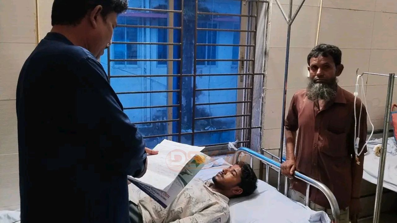 ভূরুঙ্গামারীতে ছাত্রনেতা মারুফকে পি'টিয়ে হ'ত্যার চেষ্টা: হাসপাতালে নেতৃবৃন্দের ঢল, বিচারের দাবি