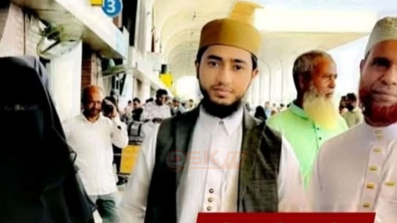 নিজের উপার্জিত  টাকা দিয়ে বাবা-মাকে ওমরা করতে নিয়ে গেলেন ক্বারী আবু রায়হান